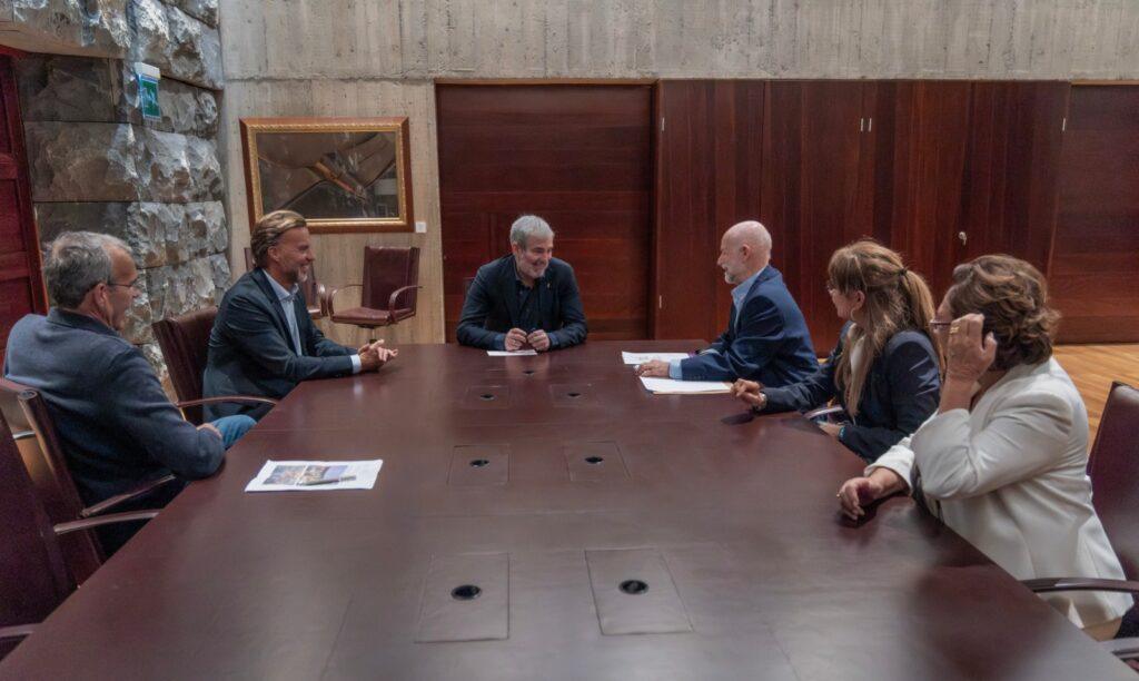 Alumni: Clavijo resalta su importancia en el fortalecimiento de la conexión universitaria y el crecimiento de Canarias