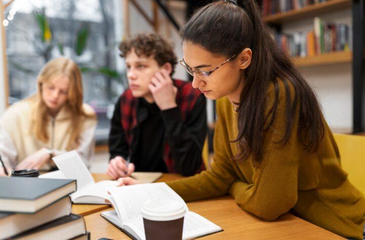 Más de 1,300 solicitudes de becas para el curso 2025 2026 aprobadas por universidades: ¡Descubre los detalles!
