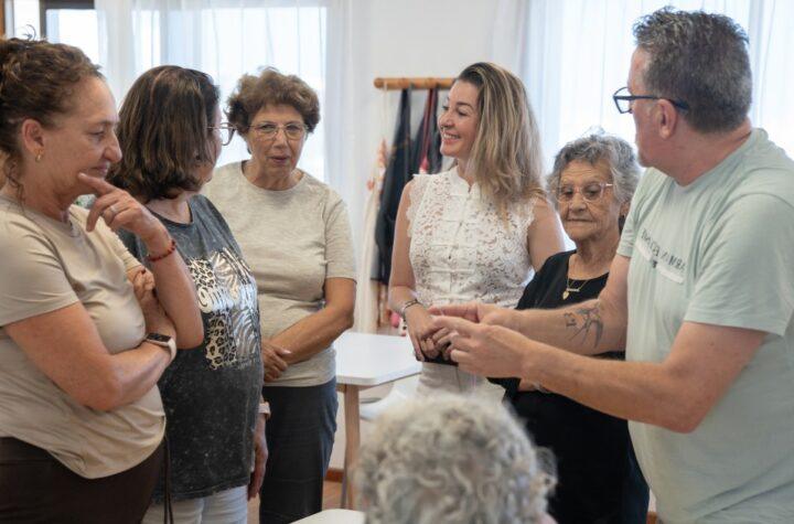 Personas Mayores Impulsan la Defensa y Difusión de la Indumentaria Tradicional Canaria a Través del Bienestar Social