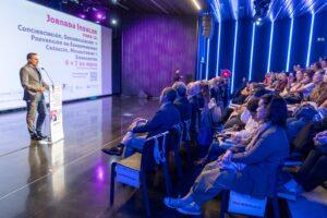 Jornada en Tenerife: 200 Expertos Abordan Enfermedades Crónicas y Minoritarias en un Encuentro de Sanidad y Cabildo