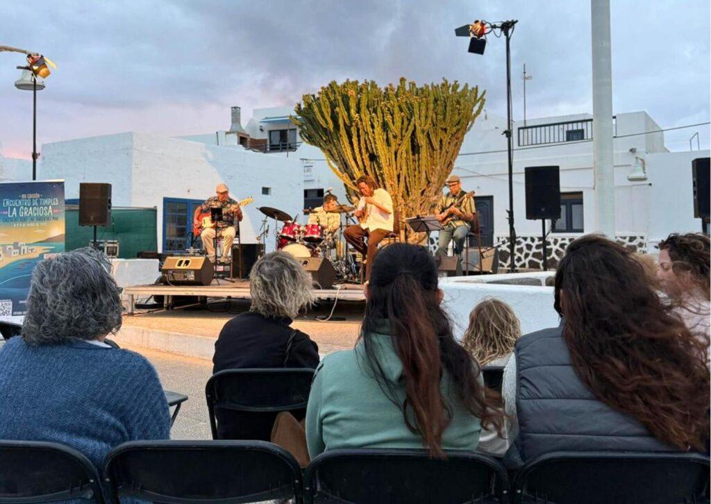 José Javier Machado y Alexis Lemes Celebran el Mes de Canarias con un Encuentro de Timples en La Graciosa