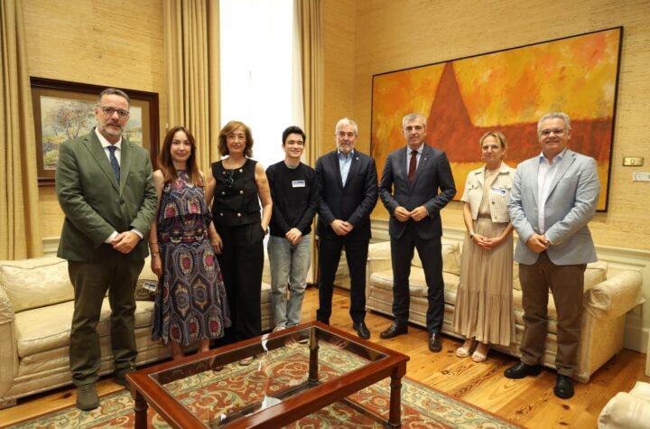 Gobierno Rinde Homenaje a Mario Rodríguez Bonnet, Doble Campeón de la Olimpiada Filosófica de España