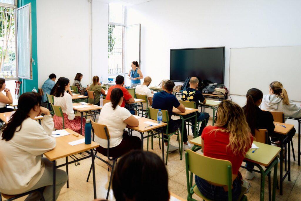 Oposiciones Docentes en Canarias: Más de 8.200 Aspirantes Compiten por 955 Plazas Disponibles