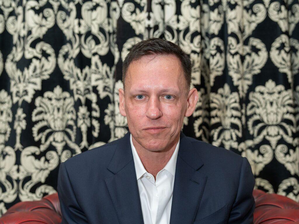 Filtración Exclusiva: Descubre a los Miembros de Dialog, la Sociedad Secreta de Peter Thiel