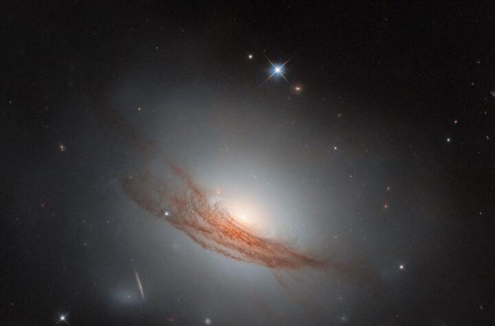 "El Universo en Expansión: La Controversia entre Cosmólogos sobre su Aceleración"