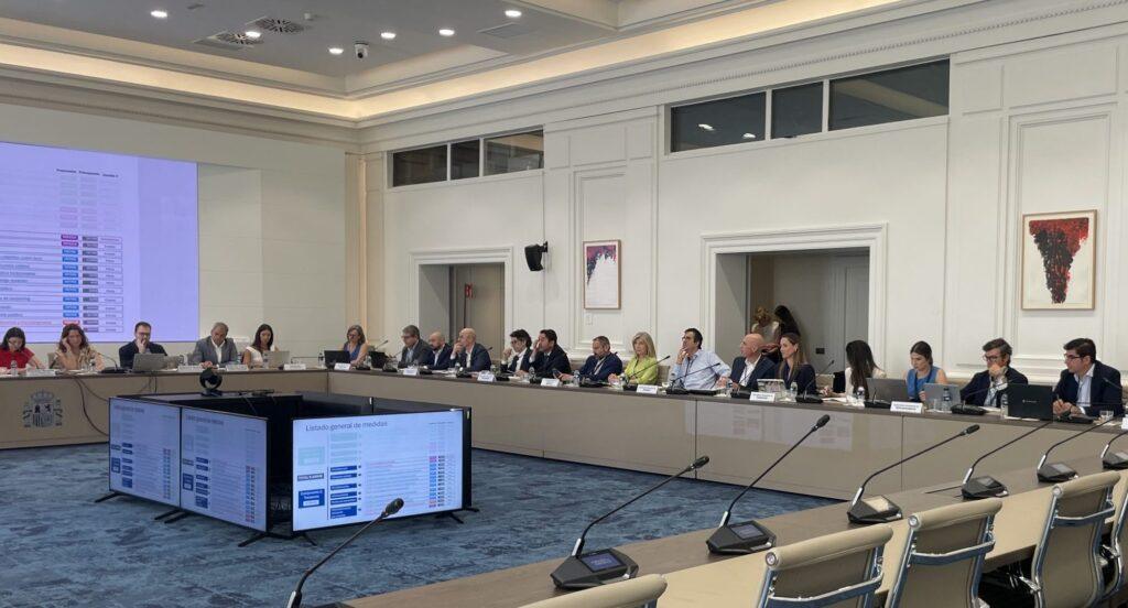 Canarias asegura el respaldo del Estado para saldar deudas de la gratuidad del transporte público