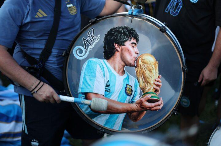 Controversia en Argentina: la IA "resucita" a Maradona en un anuncio del Mundial y genera descontento entre los fans