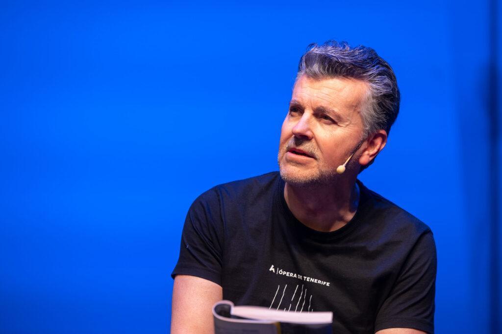 Ramón Gener cierra el año con una fascinante charla sobre la Ópera de Tenerife 2023