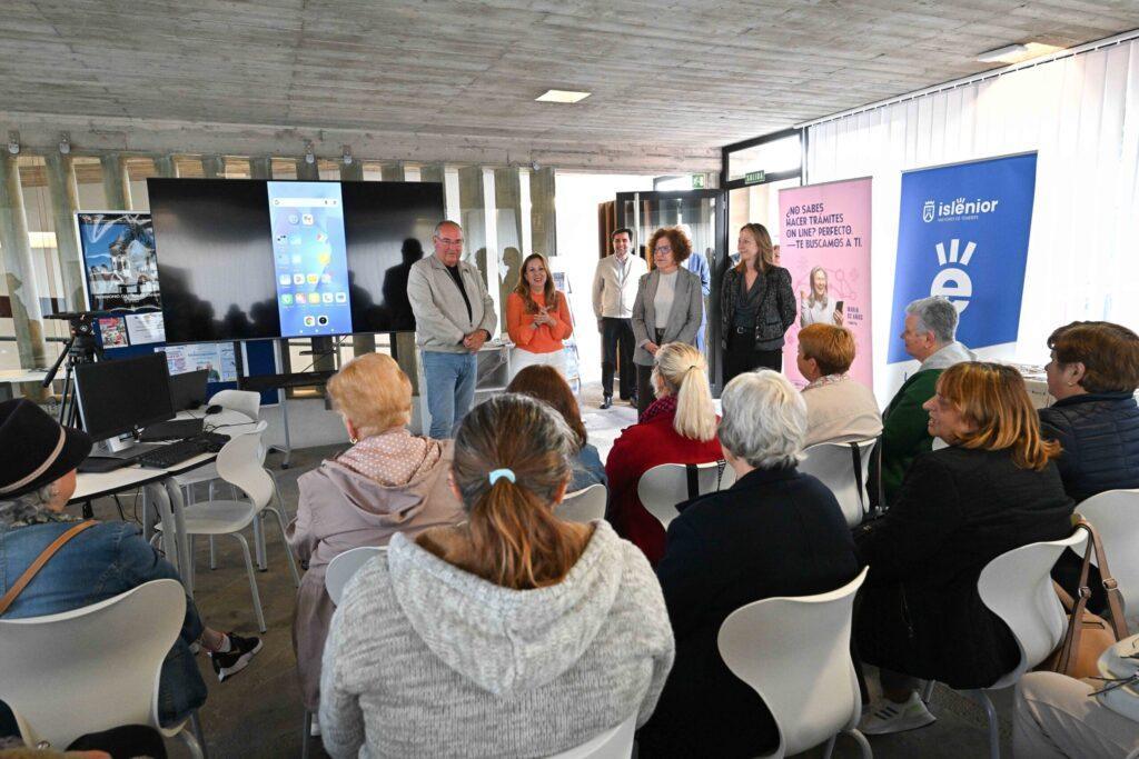 Cabildo de Tenerife capacita a más de 2,640 personas en competencias digitales para enfrentar el reto demográfico a través de la Red ConecTen