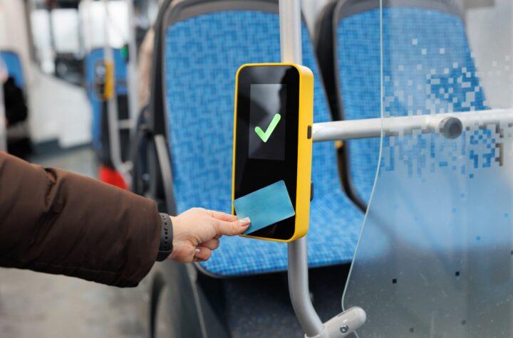 Canarias espera financiación estatal para mantener el transporte público gratuito