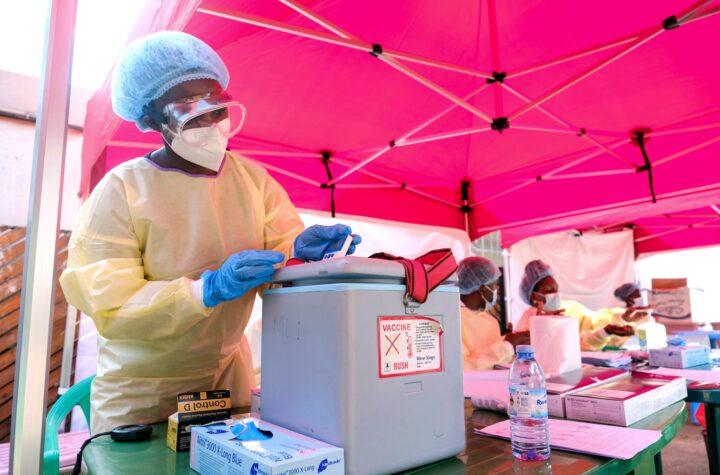La vacuna contra el ébola: 15 años de promesas en el olvido y su potencial para salvar vidas