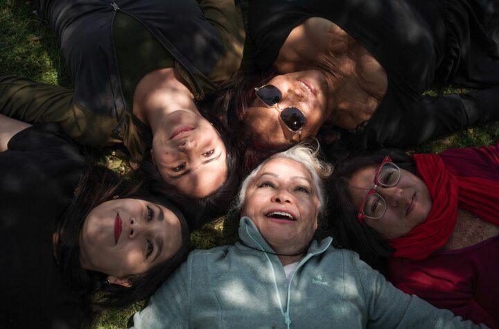 Superando las cicatrices: el viaje de sanación emocional de mujeres sobrevivientes de violencia química en México