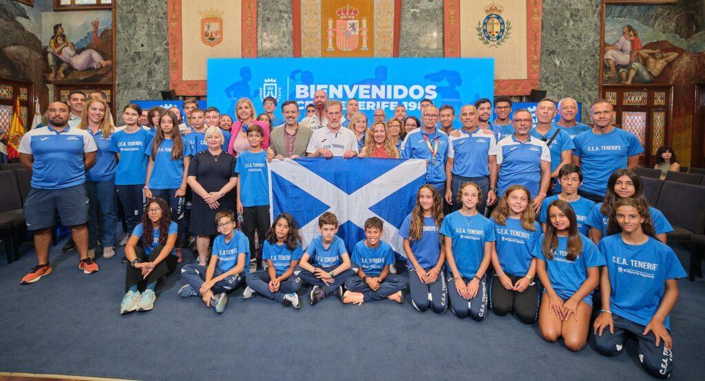 Cabildo homenajea al Club Escuela Atletismo Tenerife por sus 42 años de éxitos deportivos