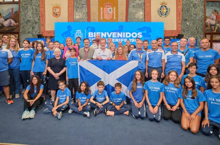 Cabildo homenajea al Club Escuela Atletismo Tenerife por sus 42 años de éxitos deportivos