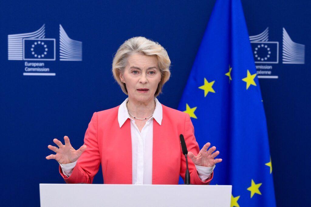 "Ursula von der Leyen propone establecer una edad mínima para el acceso legal de menores a redes sociales"
