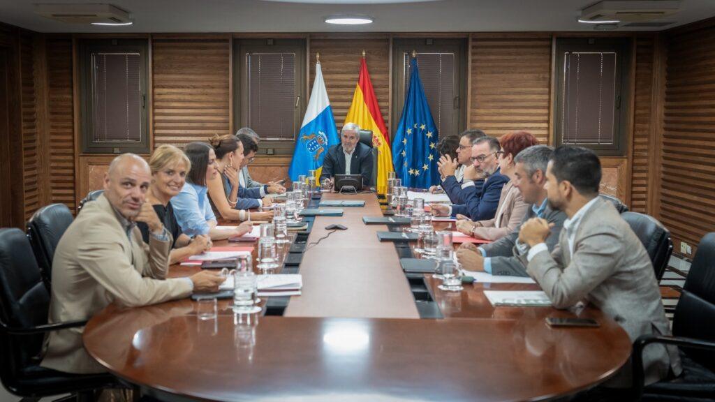 Canarias Implementa Nuevo Decreto para la Certificación Digital del Profesorado
