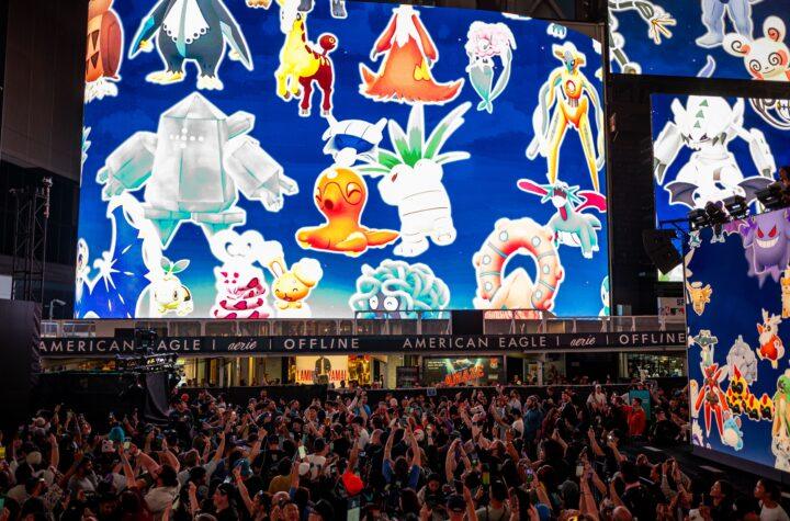 Más de 1,000 Entrenadores de Pokémon Go se Reúnen en Times Square para Derrotar a Mewtwo