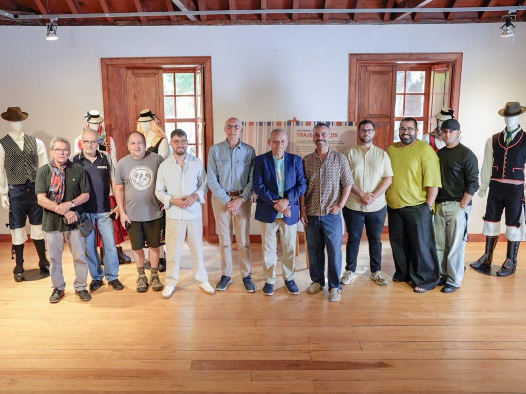 Descubre la Exposición Histórica "Prendas, Trajes y Tipismo" en el Espacio Cultural La Casona de Santa Úrsula