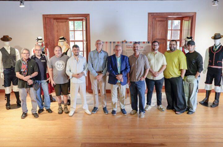 Descubre la Exposición Histórica "Prendas, Trajes y Tipismo" en el Espacio Cultural La Casona de Santa Úrsula