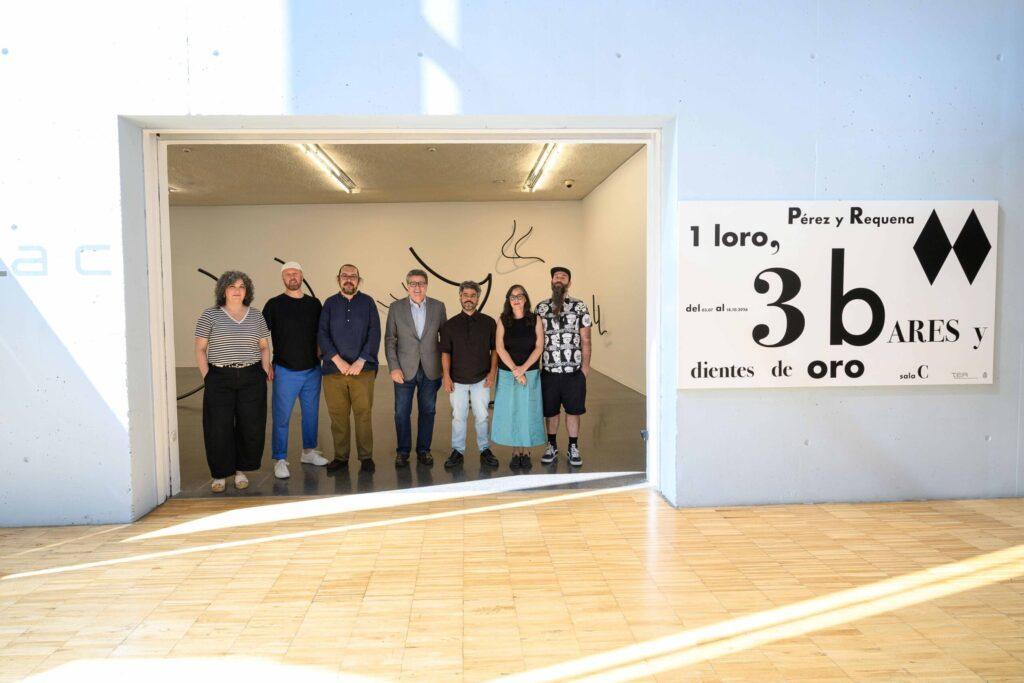 Inauguración de "Un loro, tres bares y dientes de oro": Proyecto Expositivo de Pérez y Requena en el Museo TEA