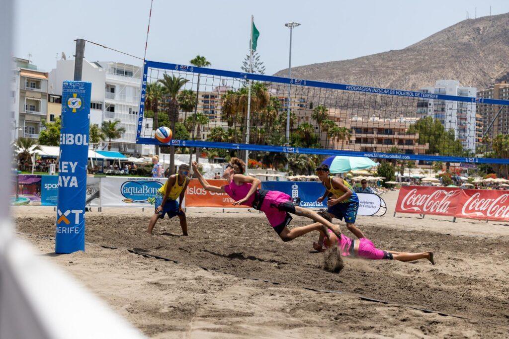 Vóley Playa Escolar en Las Canteras: ¡Competencia por los Títulos Autonómicos!