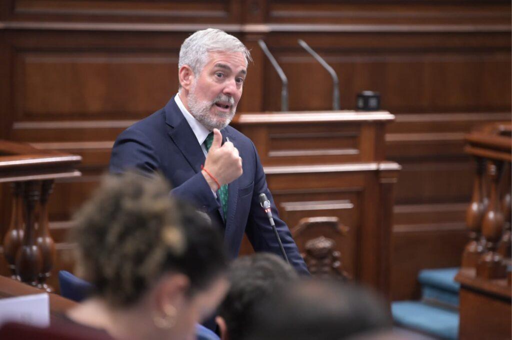 Clavijo insta a los partidos a unirse para asegurar la financiación de Canarias