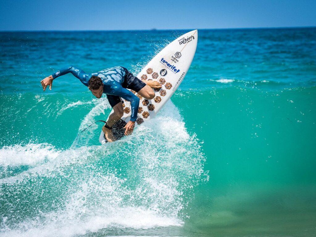 Surfing With Me: Explorando las Playas de España, Portugal, Francia y Reino Unido para la Conservación de los Océanos