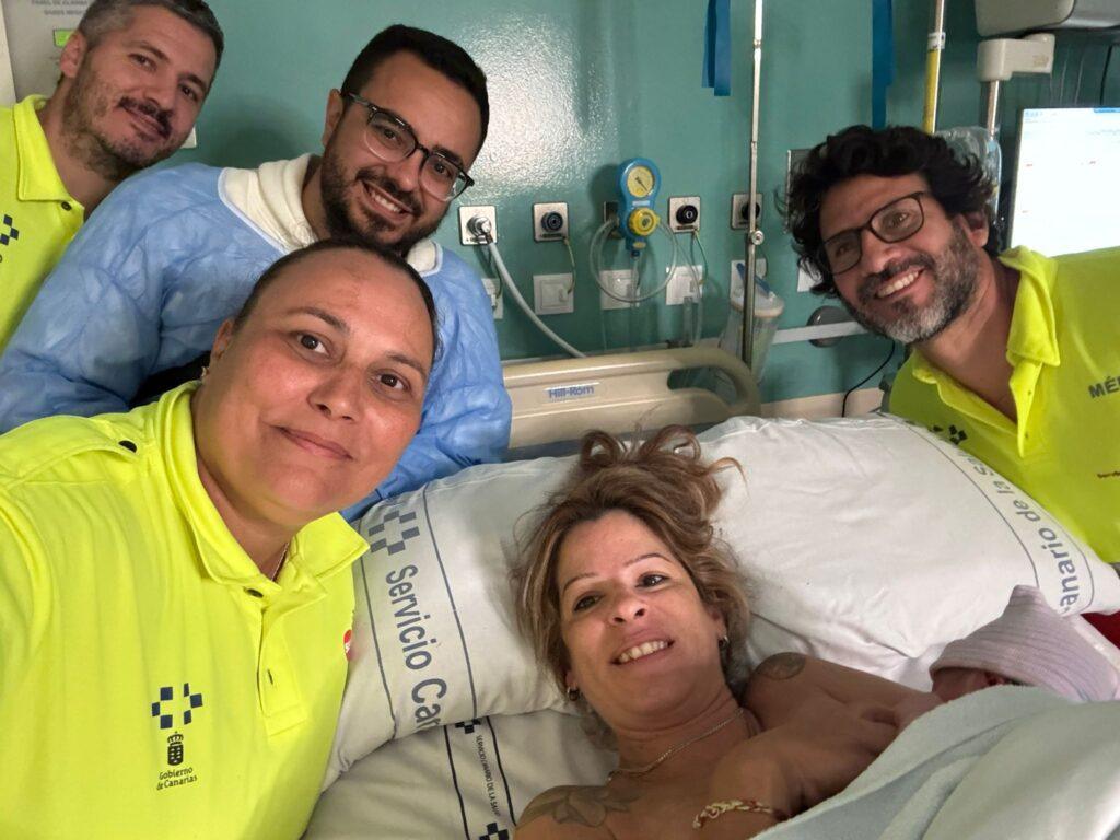 Personal del SUC y Centro de Salud de Agaete realizan exitoso parto en ambulancia durante traslado de gestante