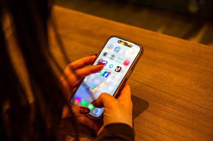 Francia Prohíbe Redes Sociales a Menores de 15 Años: Un Hito en Europa