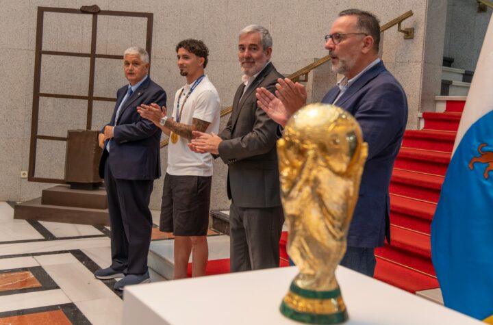 Gobierno de Canarias Celebra la Victoria de Yéremy Pino en el Mundial de Fútbol: Un Homenaje Histórico