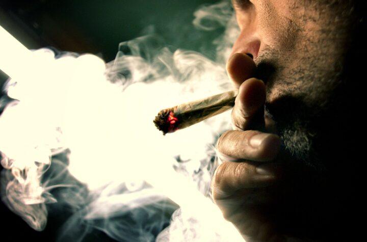 Estudio revela que consumidores frecuentes de cannabis experimentan niveles de estrés más altos al despertar