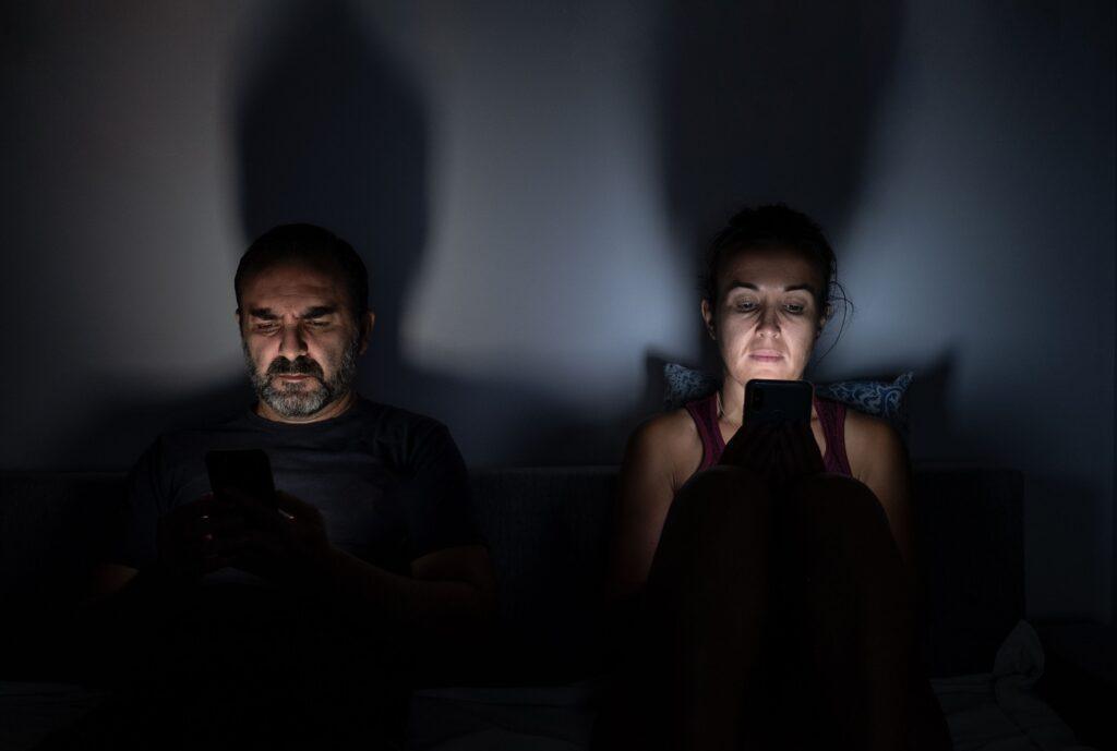Comisión Europea toma medidas contra Meta por el "diseño adictivo" de Instagram y Facebook