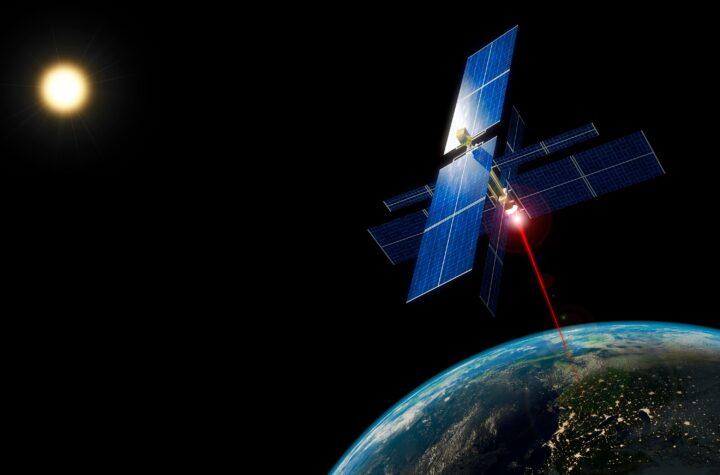 EE.UU. lanza innovador satélite espejo para iluminar la Tierra con luz solar durante la noche