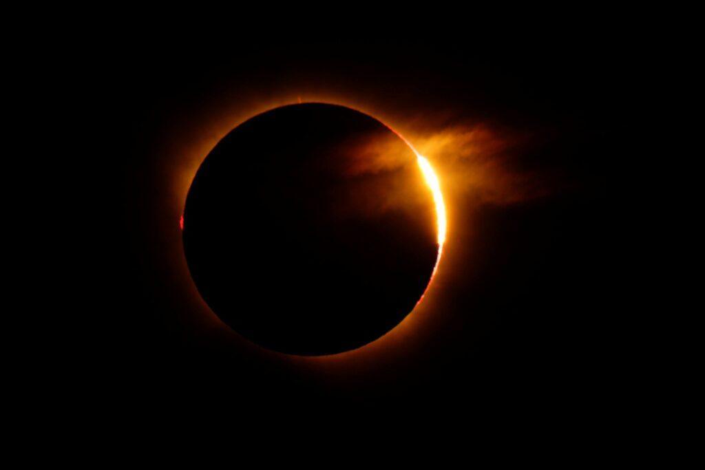 Increíbles imágenes del eclipse solar que deslumbró a España el 12 de agosto