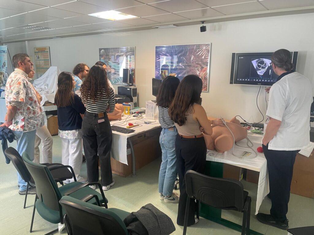 Formación de Residentes y Especialistas en el Laboratorio de Simulación MOTIVA del Hospital Insular Materno Infantil
