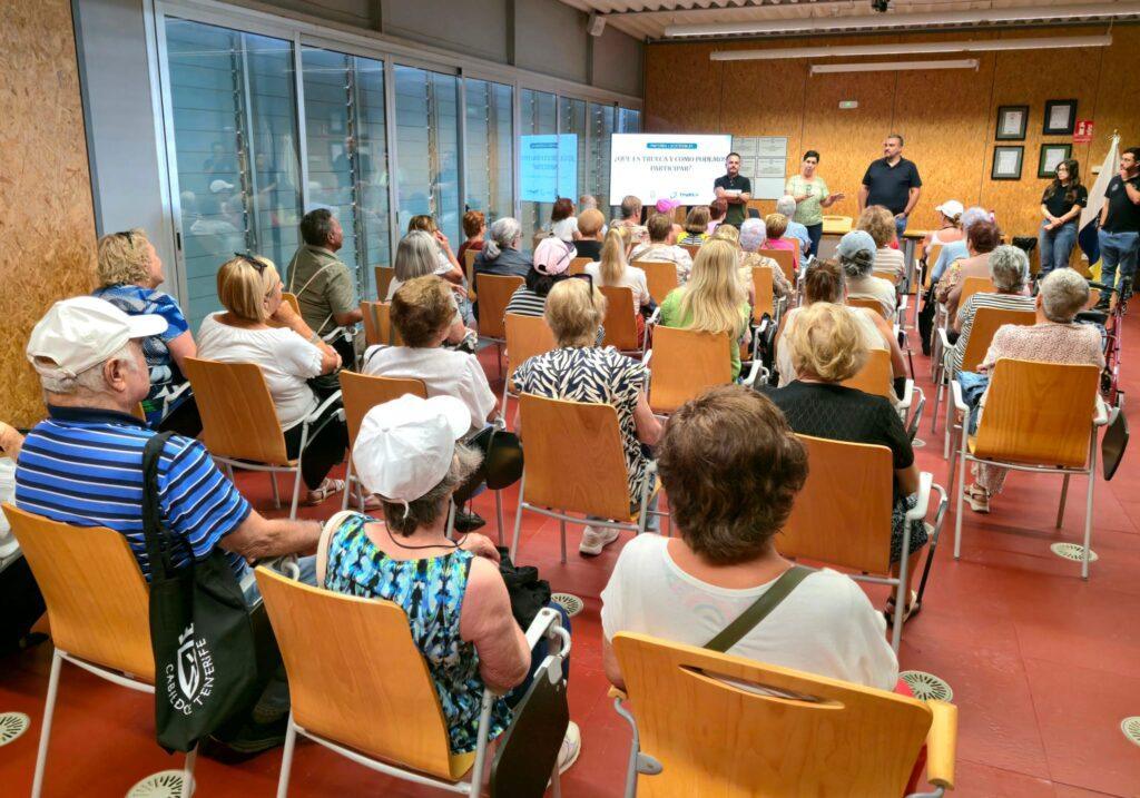 Mayores de La Cuesta, La Laguna, aprenden sobre la reciclaje y el aprovechamiento de residuos para un futuro sostenible