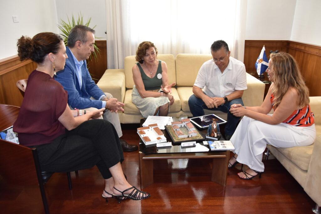 La presidenta del Cabildo se reúne con los creadores del innovador recorrido virtual 360º de los Bienes de Interés Cultural de Machado