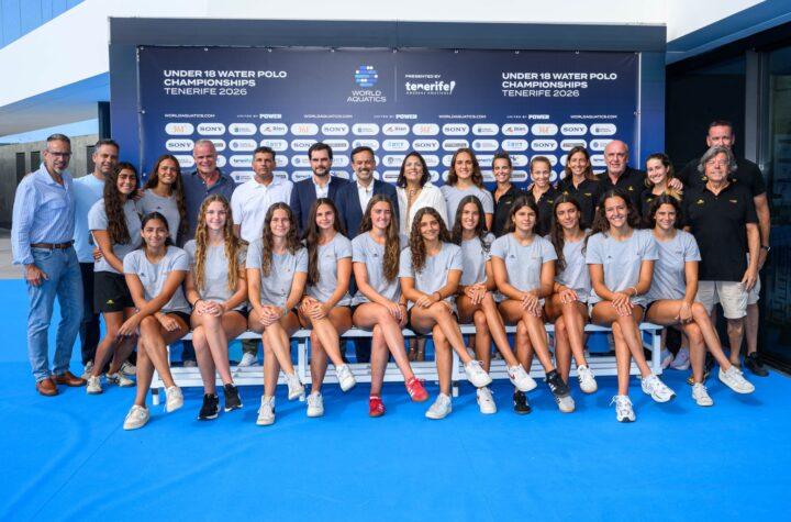 Lope Afonso da la bienvenida a la Selección Española Femenina U18 de Waterpolo antes del Mundial