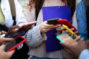 Estados de México que lideran la regulación de celulares en escuelas antes que Sheinbaum