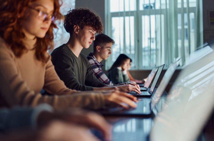 Descubre 16 Cursos Gratuitos de IA, Programación y Ciberseguridad que Debes Tomar Ahora