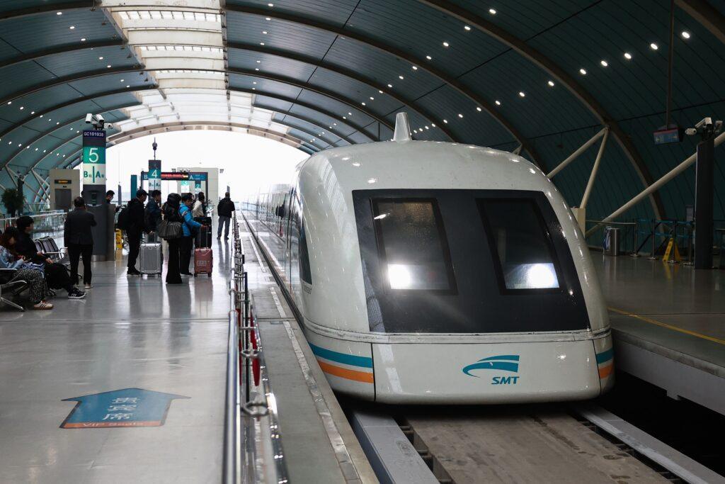Descubre cómo el tren maglev de China hace posible el viaje de Ciudad de México a Monterrey en solo una hora