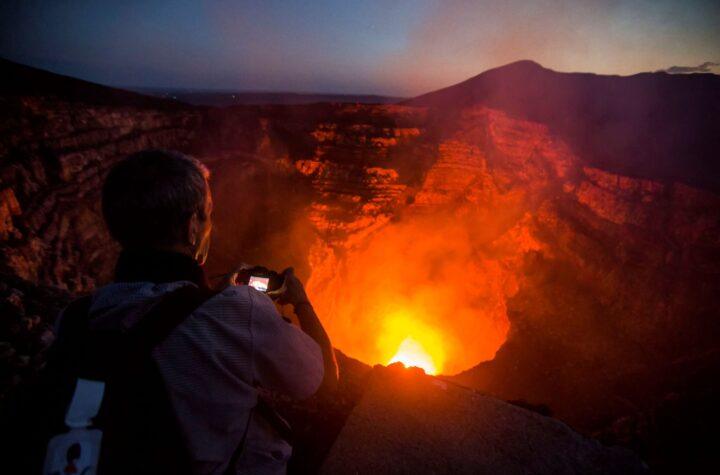 Volcán Masaya en Nicaragua: Descubre sus dos cámaras de magma y su impacto en 2 millones de habitantes