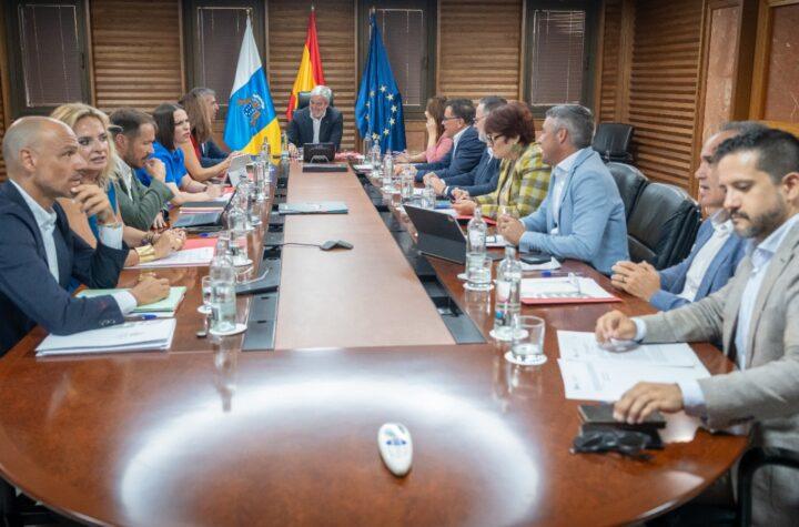 Canarias destina 3,6 millones para apoyar a la industria frente al aumento de costos de combustibles