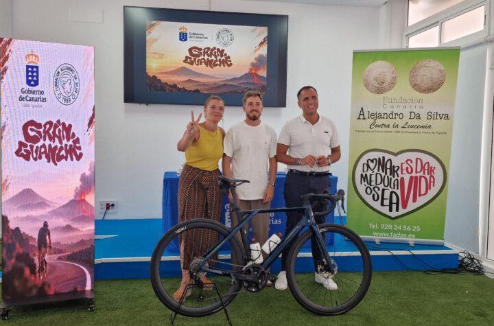 Lionell Sánchez desafía la leucemia en un recorrido en bicicleta por siete islas: un reto solidario que inspira a todos