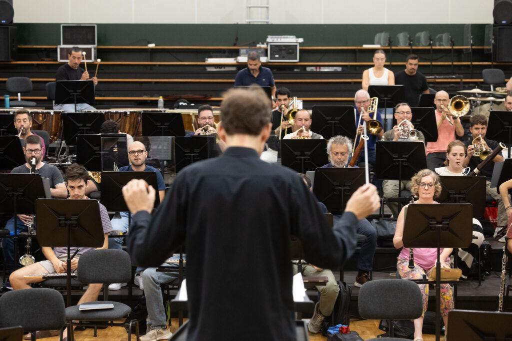 La Sinfónica de Tenerife Da Inicio a su Temporada con la Impresionante Segunda Sinfonía de Mahler