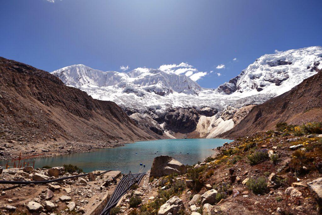 Cómo prevenir desastres glaciares en Los Andes: lecciones del trágico evento en Nepal