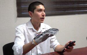 Estudiantes mexicanos crean innovadores guantes inteligentes para traducir lengua de señas en tiempo real