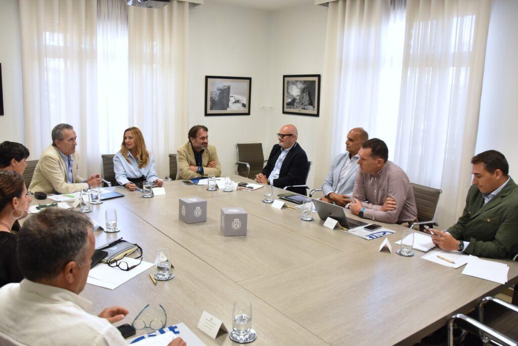 Cabildo y Sector de Energías Renovables Unen Fuerzas para Impulsar la Transición Energética en Tenerife