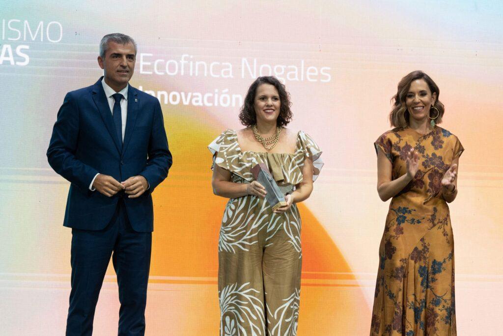 Manuel Domínguez y Jéssica de León promueven un turismo sostenible que impulsa empleo y protege el medio ambiente