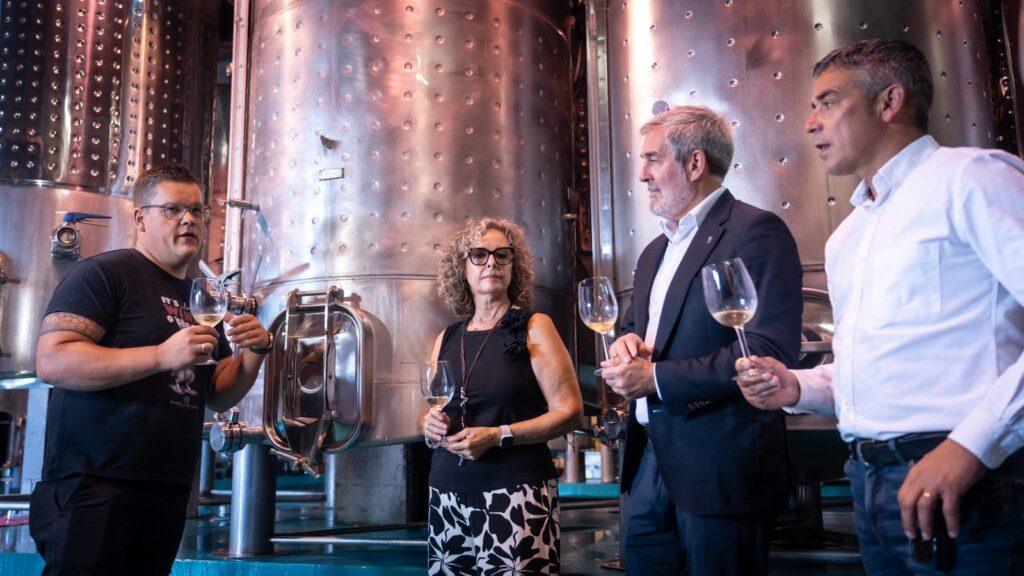 Clavijo impulsa el enoturismo para enriquecer el sector primario y diversificar la oferta turística